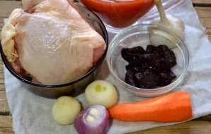 Prepare all the necessary ingredients, peel the garlic, onions and carrots, defrost the chicken if necessary, and pre-soak the prunes in ...