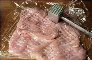 We take chicken breast fillet. Wash and cut into 2-3 parts. Lightly line with a hammer. For convenience, you can use cling film.