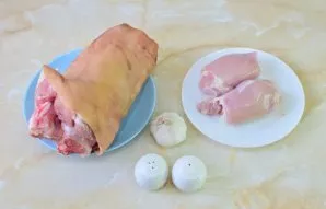 To prepare the roll, prepare all the necessary ingredients. Rinse the meat thoroughly under running water and dry it with paper towels to...