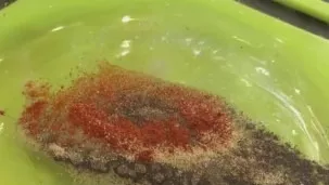 For the marinade, pour a glass of water, 2 tablespoons of sunflower oil, 1 tsp. spoon of wine vinegar, 1 teaspoon of salt and the same am...