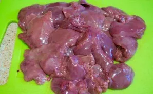 First, rinse and dry the chicken liver.