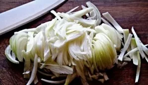First, finely chop the onion.