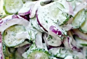 Let the salad stand a little and it is ready to serve. Enjoy your meal!