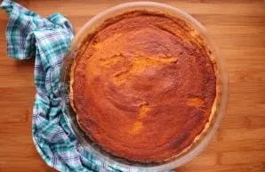 When the cake is ready, turn off the oven and leave it to cool, opening the door, for 15 minutes. Then put the cake in the refrigerator f...