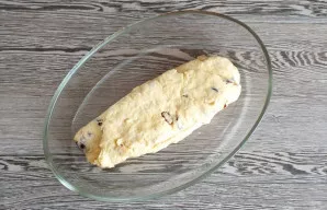 Place the cake mass in a baking dish. Put in an oven preheated to 180 degrees for 40-45 minutes.