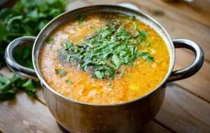 Immediately add finely chopped parsley, add suneli hops, salt, taste and after 5 minutes remove the pot with the prepared soup from the h...