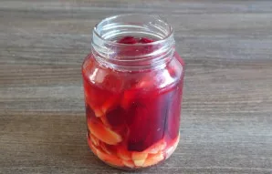 Add the beetroot slices to the ginger. Pour the marinade. If the ginger is not completely covered in the marinade, add more apple cider v...