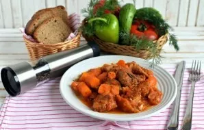 Serve the meat hot. If desired, you can serve the meat with any side dish, but it is especially tasty to eat it simply with fresh bread.