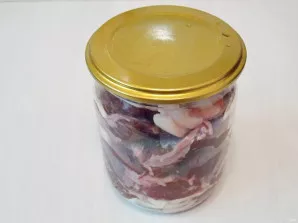 Carefully roll up the jars with boiled lids.