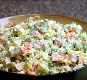 Salt, pepper and season with mayonnaise. Ready! Allow to stand and cool for a while, then serve.