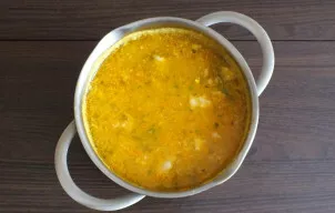 When the soup is ready, turn off the fire and leave for 15-20 minutes. Then serve.