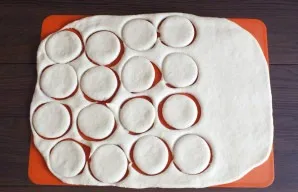 Roll out the dough into a 0.3 cm thick layer. Make circles with a glass.