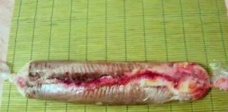 Wrap the herring in cling film and roll it up. Put in the refrigerator for at least 2 hours.