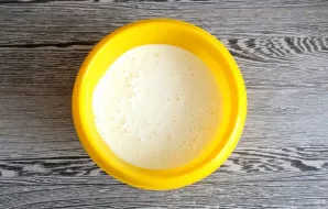 Add gelatin solution. Mix again by hand. Refrigerate the filling. When the filling has thickened, mix well again.