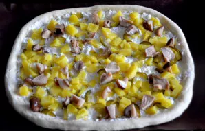 Add finely chopped cucumber, mushrooms, boiled potatoes.