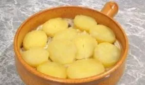 The next layer is the remaining potatoes.