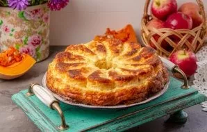 Remove the casserole from the oven, leave the mold to cool. Then carefully turn over on a plate. Serve warm or chilled.