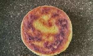 Fry over medium heat on both sides in vegetable oil until golden brown.