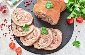 Cut the stiffened roll into circles and serve. Enjoy your meal!