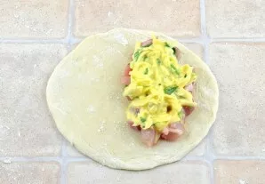 Put the filling on top of the dough.