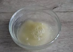 Soak 60 ml. of water in 10 grams of gelatin.