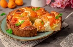 Cool the finished cake. Cut into pieces and serve with a cup of aromatic coffee or tea. Delicious!