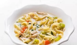 Be sure to serve the chicken soup hot, do not store it for a long time, otherwise the pasta will swell.