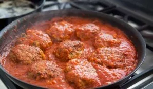 Stir the dumplings gently, cover the pan with a lid and simmer for 15 minutes over low heat.