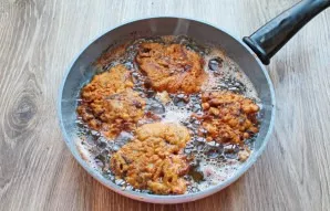 Put the batter-soaked liver in hot oil and fry on both sides until soft and golden brown. This will take about 3-4 minutes on each side.
