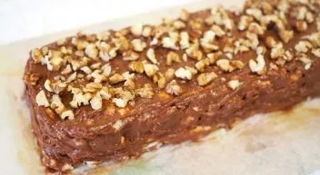 We collect the cake and decorate it with a few nuts, leave it in the refrigerator for 2-3 hours to swell.