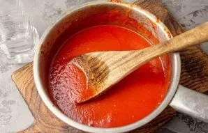 Pour the homogeneous tomato sauce back into the pan, bring to a boil and cook until the desired thickness. Everything here will depend on...