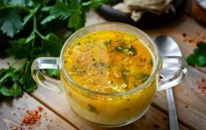 Divide the hot soup into bowls and serve.