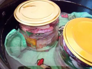 Put a piece of cloth on the bottom of the pressure cooker and put the jars. Pour water to the level of the 