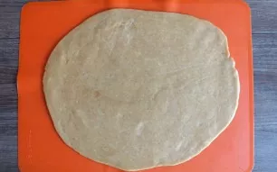 Roll out each part into a layer 0.5 cm thick.