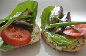 Option four: baguette, cheese mass, slice of tomatoes, sprats, onion letters.