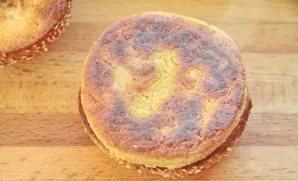 When all the cutlets are ready, we begin to collect the burger. Cut the bun in half, toast in a pan or toast in a toaster. First put a ch...