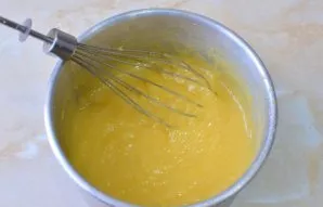 Cover with cling film and cool completely.