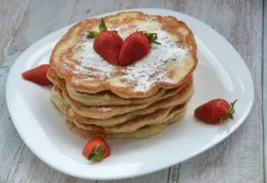 Serve pancakes hot, with jam, honey, condensed milk, as you like. Delicious!