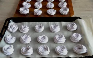 Using a pastry bag, make marshmallows on baking paper. The marshmallow setting time depends on the quality of the agar, my marshmallows s...