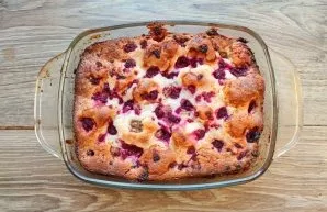 Place in a hot oven and bake for 30-40 minutes at 180 degrees until browned. Remove the cake and let it cool completely in the pan.