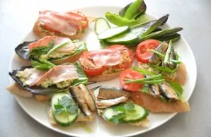 Lay out all the sandwiches on a plate. Delicious!