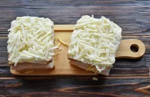 Brush a layer of remaining Monray sauce and grated cheese on the bread. Bake the prepared sandwiches in a preheated oven at 200 degrees f...