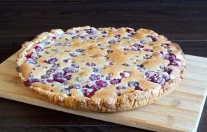 Cool the cake in the form, then transfer and serve.