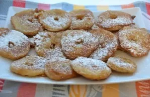 If desired, sprinkle with icing sugar, do it when the pancakes have cooled.