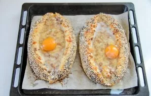 Bake at a temperature of 180 degrees until golden. Then break an egg into each boat.