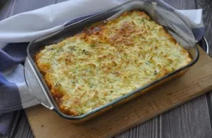 Bake the cake for 20 minutes at a temperature of 180 degrees.