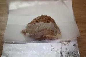 Place each steak on a piece of foil and baking paper.