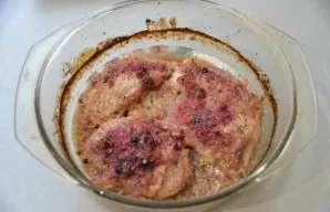 Fry the pork in a heat-resistant container or foil for an hour and a half, 20 minutes before the end, remove the lid and continue to bake...