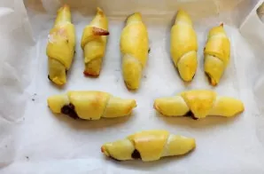 Place in a hot oven and bake for 20-25 minutes at 180 degrees until cooked. Remove from the oven, let stand for 5-10 minutes.