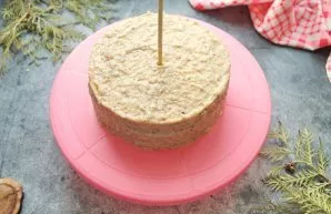 Put the cakes on top of each other, smearing each with cream. Smear the top and sides with cream.